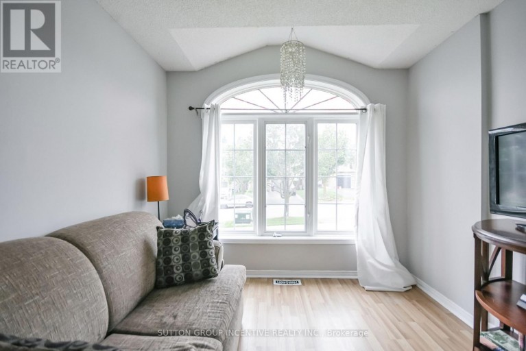 22 PEREGRINE ROAD, Barrie (Little Lake), Ontario, L4M6P9