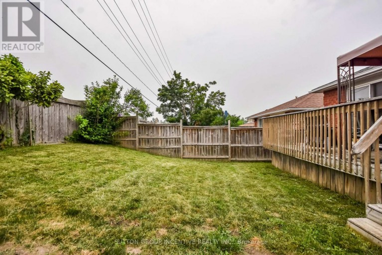 22 PEREGRINE ROAD, Barrie (Little Lake), Ontario, L4M6P9