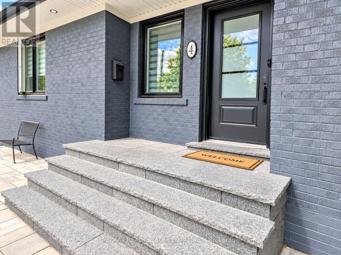 4 ROCKFIELD DRIVE, Toronto (Islington-City Centre West), Ontario, M9B1S1
