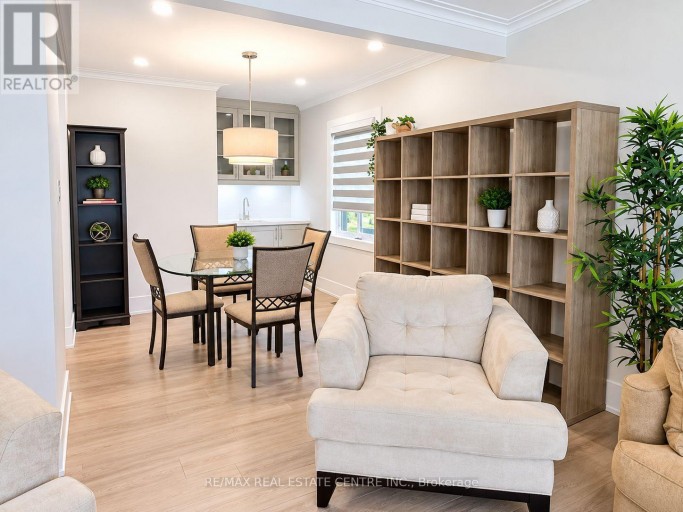 4 ROCKFIELD DRIVE, Toronto (Islington-City Centre West), Ontario, M9B1S1