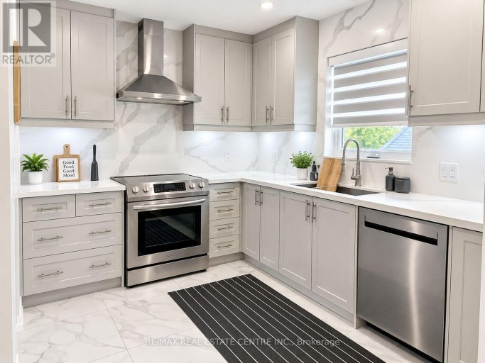 4 ROCKFIELD DRIVE, Toronto (Islington-City Centre West), Ontario, M9B1S1