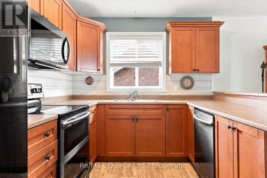 3A - 37 LAKEBREEZE COURT Prince Edward County (Wellington Ward) Ontario photo 5