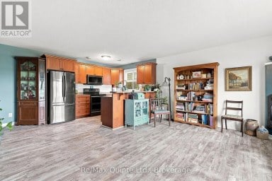3A - 37 LAKEBREEZE COURT Prince Edward County (Wellington Ward) Ontario photo 8