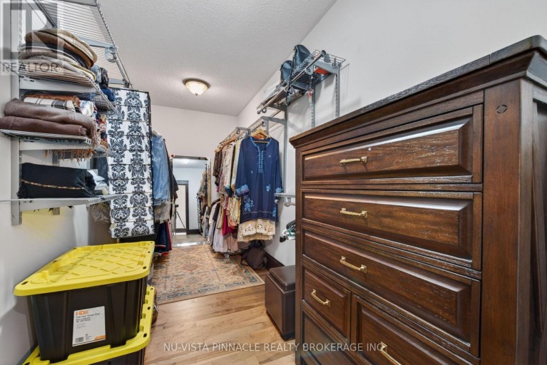 9082 FERNE DRIVE, Strathroy-Caradoc (Mount Brydges), Ontario, N0L1W0