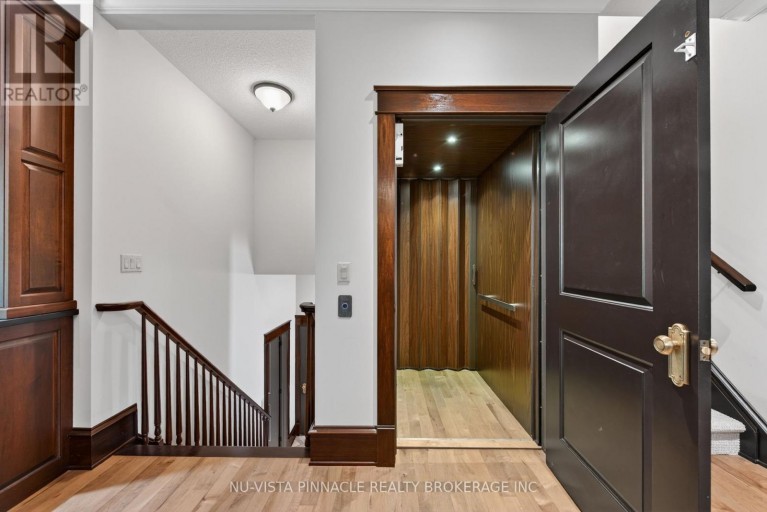 9082 FERNE DRIVE, Strathroy-Caradoc (Mount Brydges), Ontario, N0L1W0
