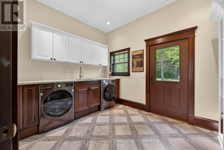 9082 FERNE DRIVE, Strathroy-Caradoc (Mount Brydges), Ontario, N0L1W0