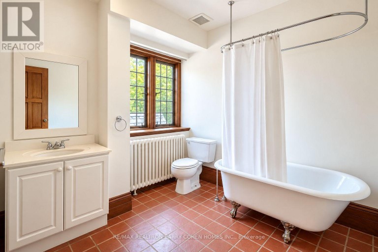 372 OLD YONGE STREET, Toronto (St. Andrew-Windfields), Ontario, M2P1R4