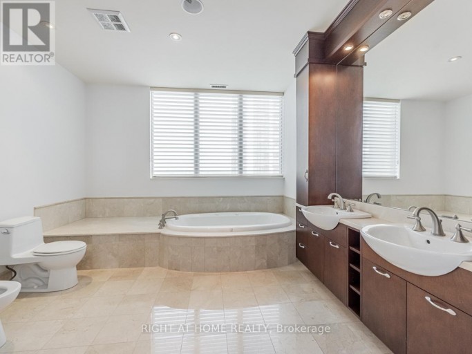 LPH19 - 2095 LAKE SHORE BOULEVARD W, Toronto (Mimico), Ontario, M8V4G4
