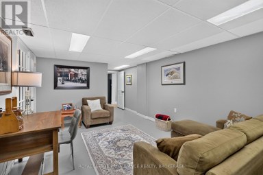 38 WILLOWBANK ROAD W, Gananoque Ontario