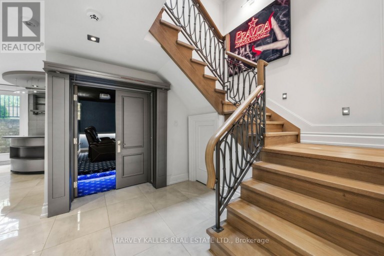 523 VESTA DRIVE, Toronto (Forest Hill South), Ontario, M5P3A9