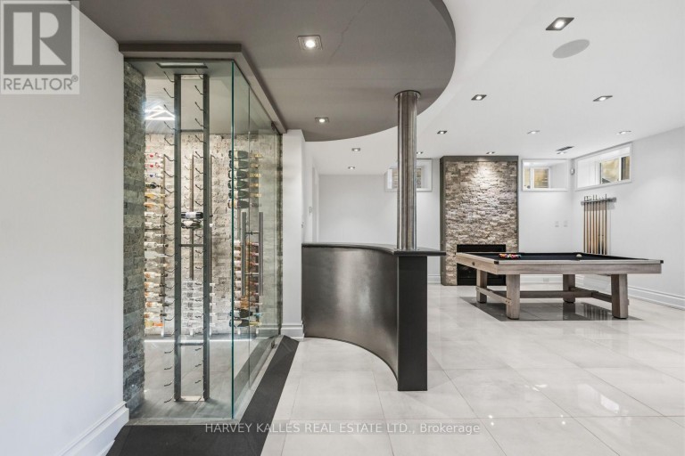 523 VESTA DRIVE, Toronto (Forest Hill South), Ontario, M5P3A9