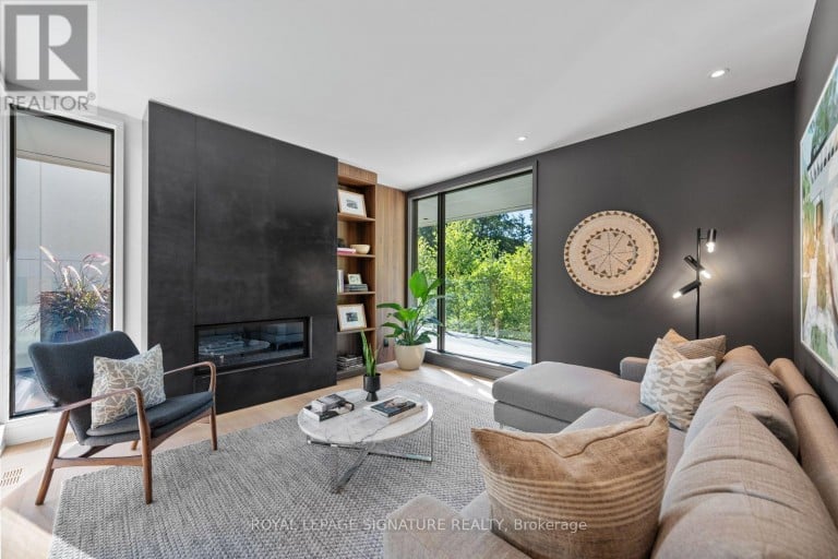 8 FALLINGBROOK WOOD, Toronto (Birchcliffe-Cliffside), Ontario, M1N1B8