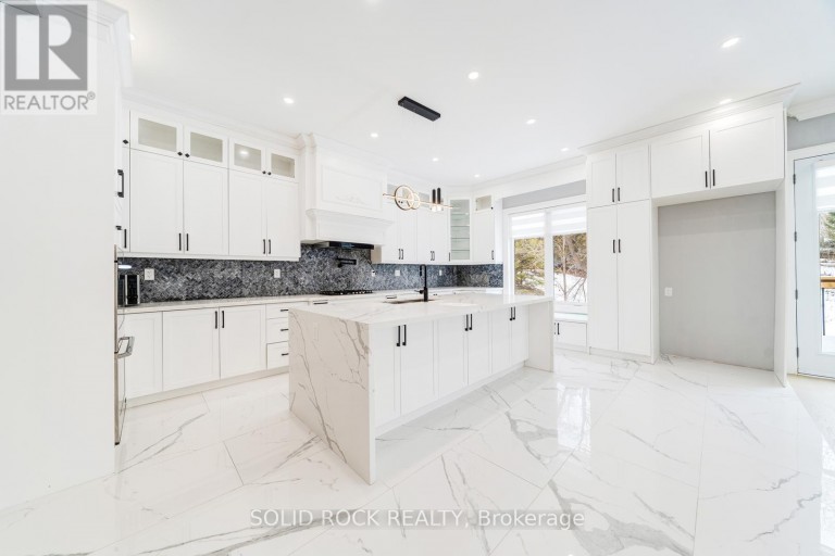367 PENN AVENUE, Newmarket (Bristol-London), Ontario, L3Y2S7