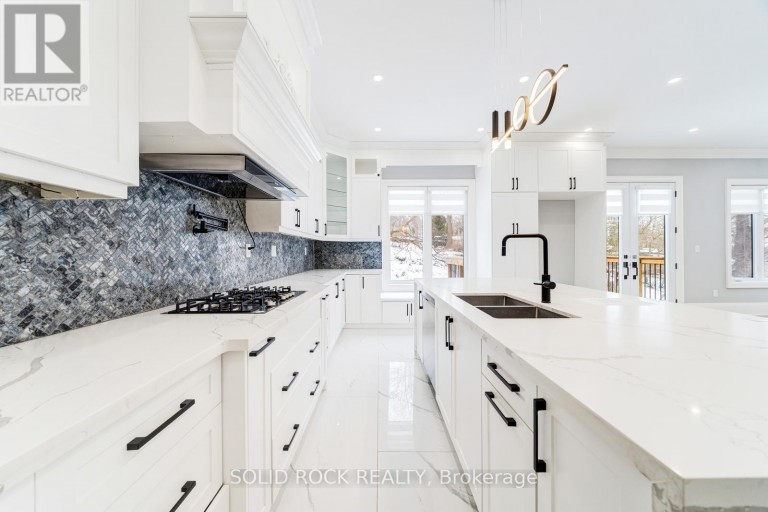 367 PENN AVENUE, Newmarket (Bristol-London), Ontario, L3Y2S7