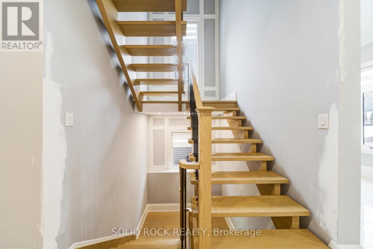 367 PENN AVENUE, Newmarket (Bristol-London), Ontario, L3Y2S7