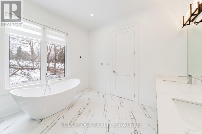 367 PENN AVENUE, Newmarket (Bristol-London), Ontario, L3Y2S7