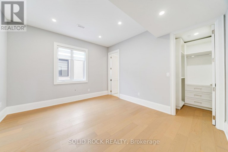 367 PENN AVENUE, Newmarket (Bristol-London), Ontario, L3Y2S7