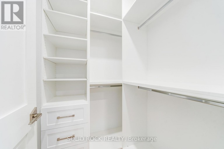 367 PENN AVENUE, Newmarket (Bristol-London), Ontario, L3Y2S7