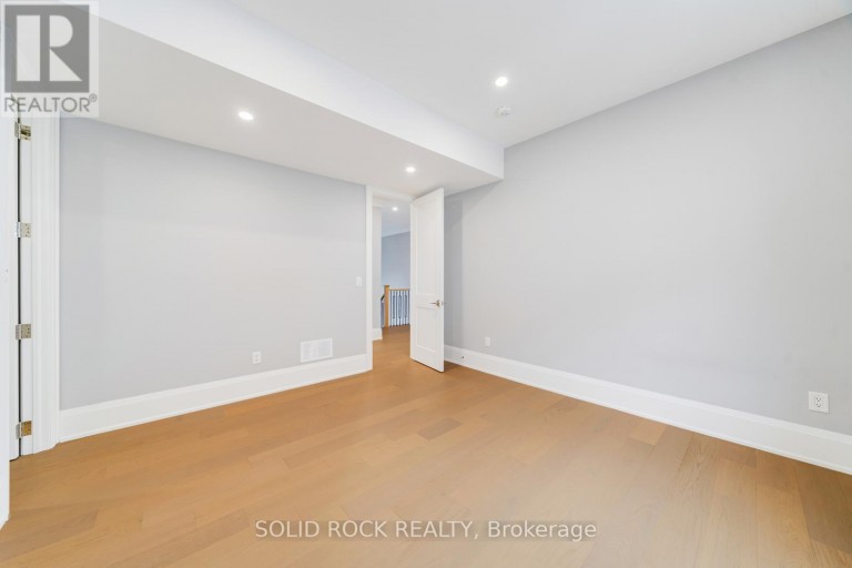 367 PENN AVENUE, Newmarket (Bristol-London), Ontario, L3Y2S7