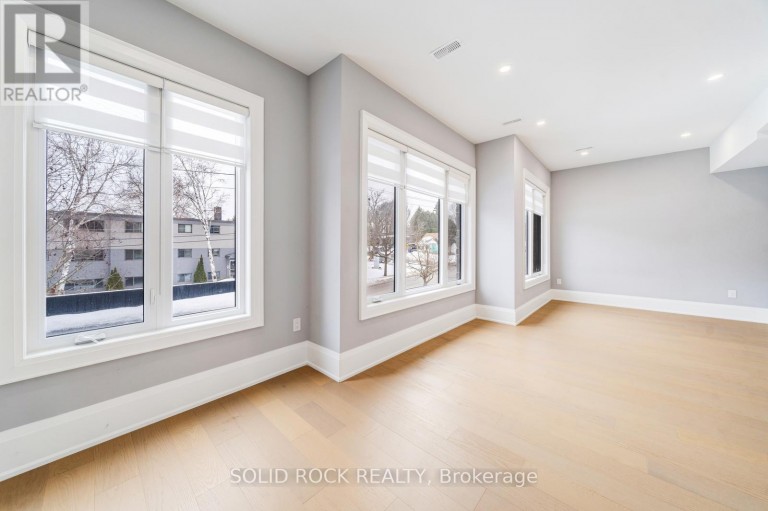 367 PENN AVENUE, Newmarket (Bristol-London), Ontario, L3Y2S7
