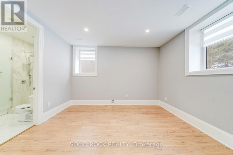 367 PENN AVENUE, Newmarket (Bristol-London), Ontario, L3Y2S7