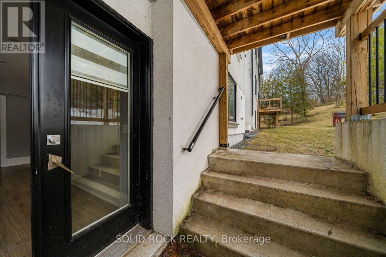 367 PENN AVENUE, Newmarket (Bristol-London), Ontario, L3Y2S7