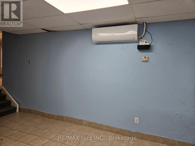 B1 - 111 SIMCOE STREET N, Oshawa (O'Neill), Ontario, L1G4S4
