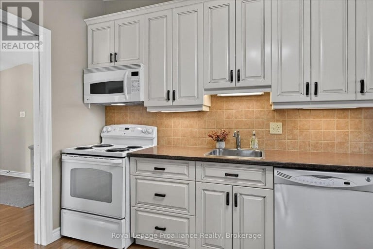 1296 HUDSON STREET, Peterborough (Northcrest Ward 5), Ontario, K9H6Z8