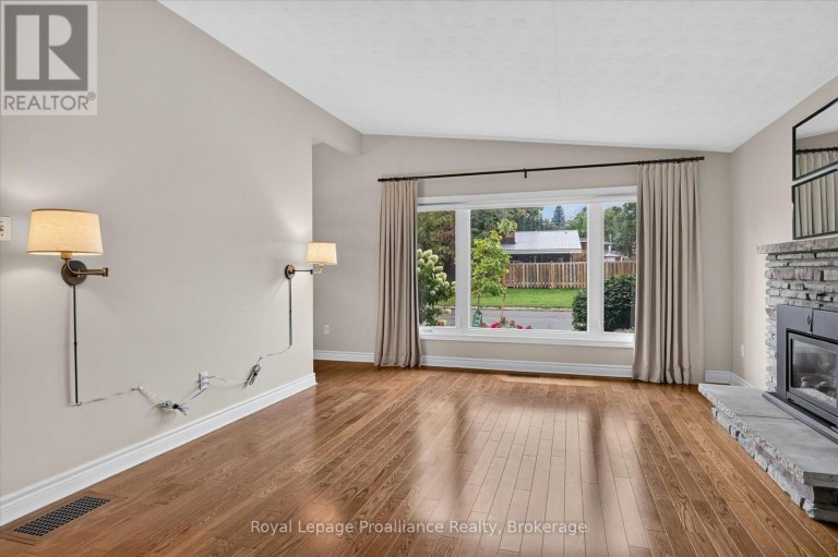 1296 HUDSON STREET, Peterborough (Northcrest Ward 5), Ontario, K9H6Z8