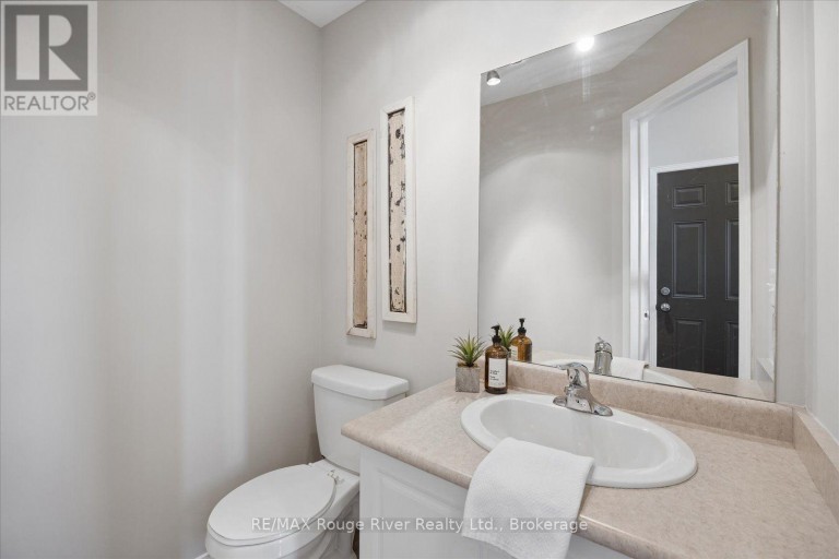 85 LANDER CRESCENT, Clarington (Bowmanville), Ontario, L1C0L4