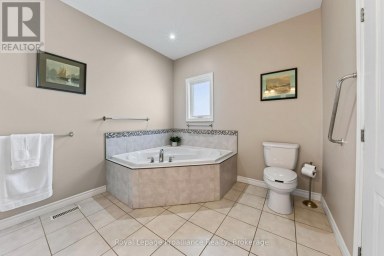 32 MERRILL DRIVE Prince Edward County (Wellington Ward) Ontario photo 20
