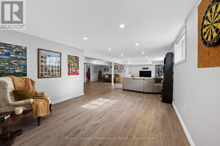32 MERRILL DRIVE, Prince Edward County (Wellington Ward), Ontario, K0K3L0