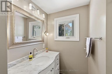 19 DEDRICK DRIVE, Kingston (Central City West) Ontario