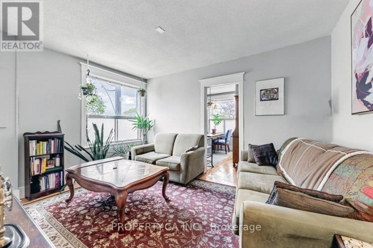 133 DRAYTON AVENUE, Toronto (Woodbine Corridor), Ontario, M4C3L8