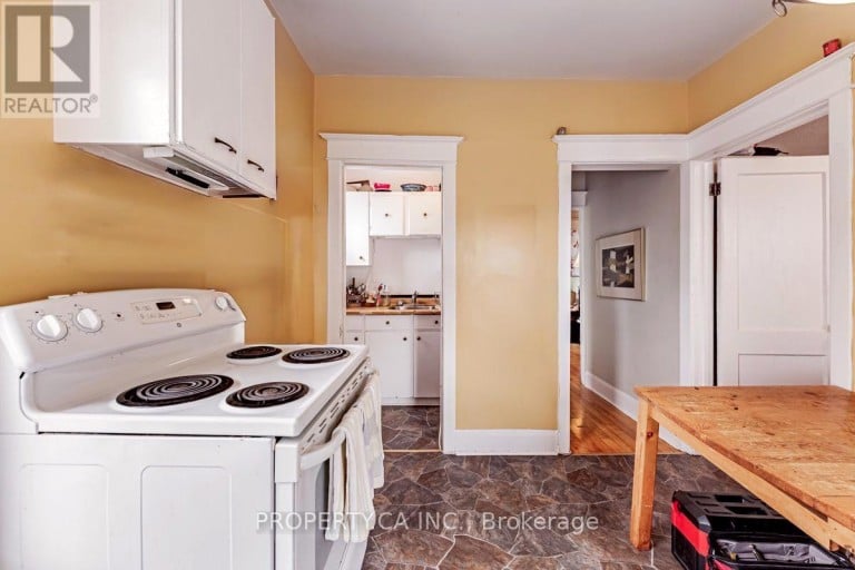 133 DRAYTON AVENUE, Toronto (Woodbine Corridor), Ontario, M4C3L8