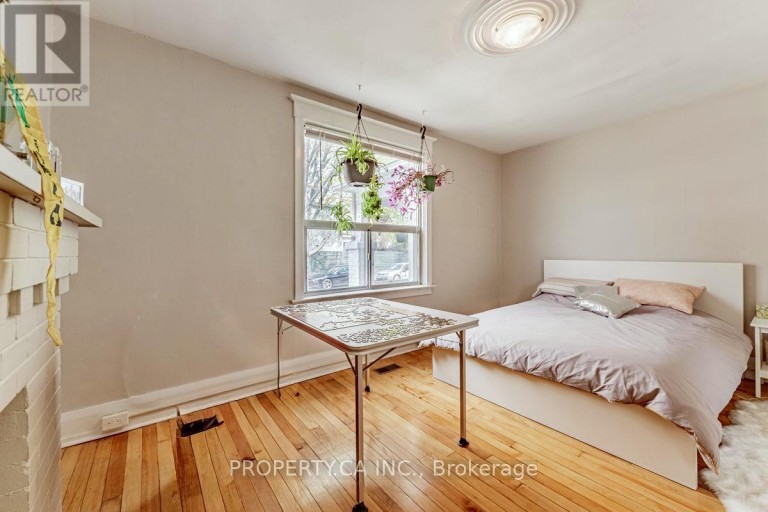 133 DRAYTON AVENUE, Toronto (Woodbine Corridor), Ontario, M4C3L8