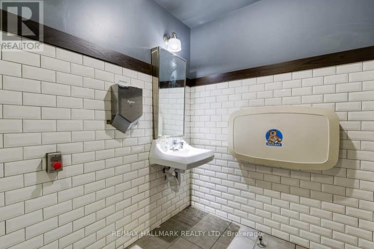 1417 DANFORTH AVENUE, Toronto (Greenwood-Coxwell), Ontario, M4J1N2