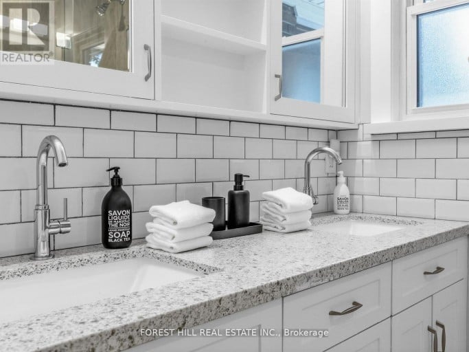 72 WOODGARDEN CRESCENT, Toronto (West Hill), Ontario, M1E3K2