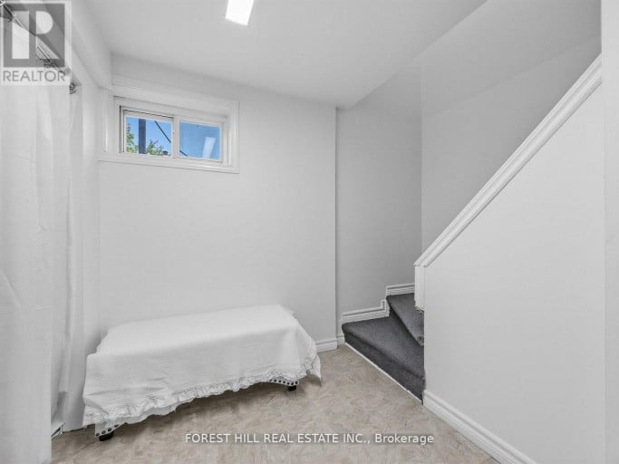 72 WOODGARDEN CRESCENT, Toronto (West Hill), Ontario, M1E3K2