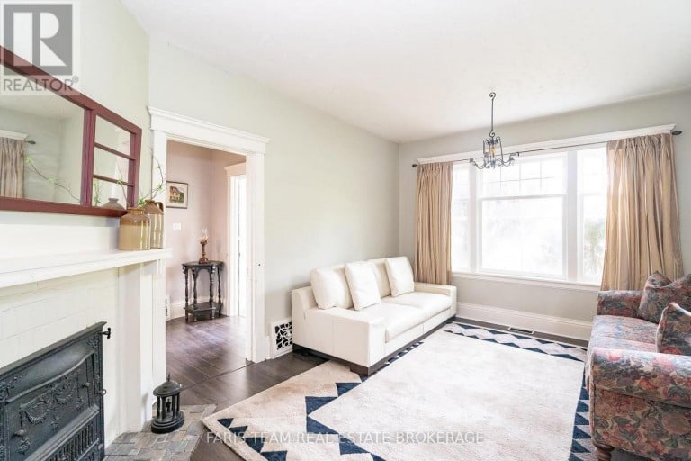 105 BARRIE STREET, Bradford West Gwillimbury (Bradford), Ontario, L9S2C9