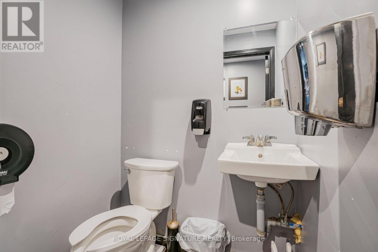 11 - 325 CENTRAL PARKWAY W, Mississauga (Fairview), Ontario, L5B3X9