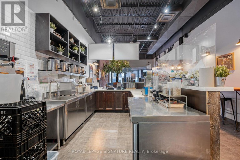 11 - 325 CENTRAL PARKWAY W, Mississauga (Fairview), Ontario, L5B3X9