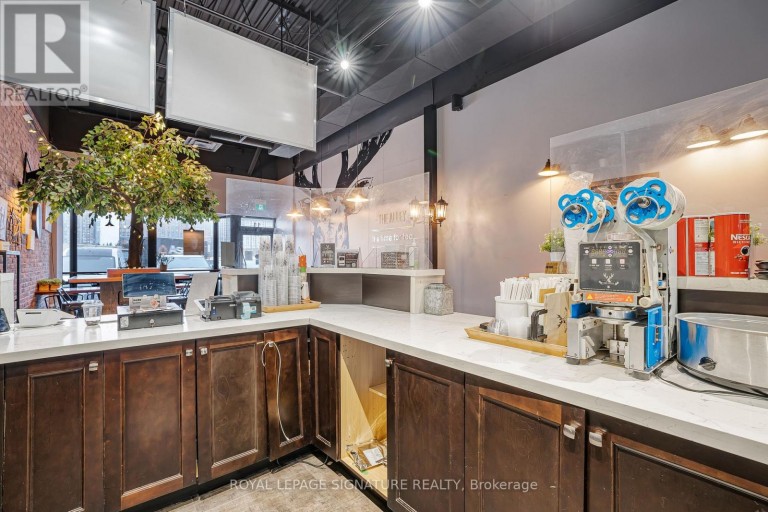 11 - 325 CENTRAL PARKWAY W, Mississauga (Fairview), Ontario, L5B3X9