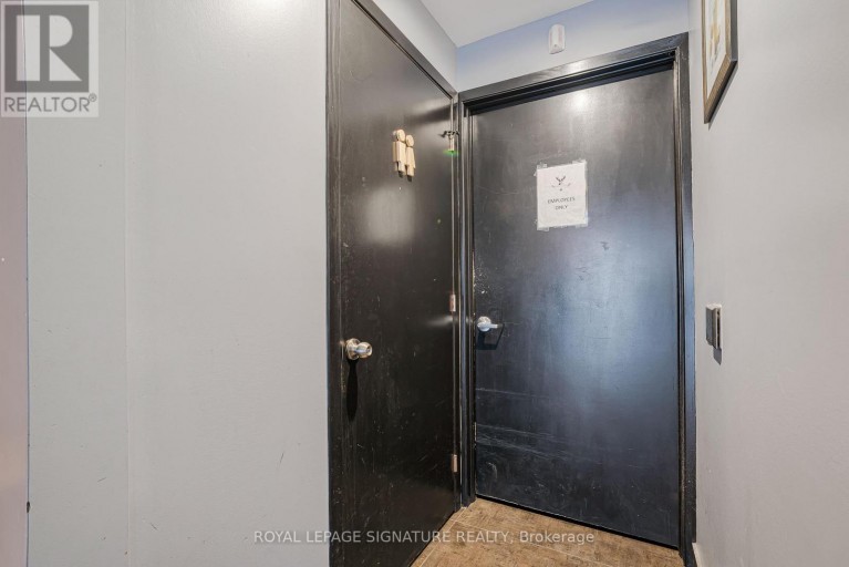 11 - 325 CENTRAL PARKWAY W, Mississauga (Fairview), Ontario, L5B3X9