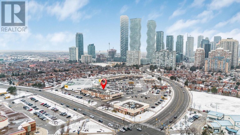 11 - 325 CENTRAL PARKWAY W, Mississauga (Fairview), Ontario, L5B3X9