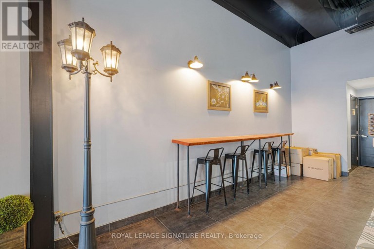 11 - 325 CENTRAL PARKWAY W, Mississauga (Fairview), Ontario, L5B3X9