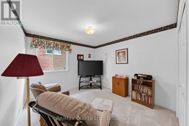 26 OAK RIDGE BOULEVARD Belleville (Belleville Ward) Ontario photo 18