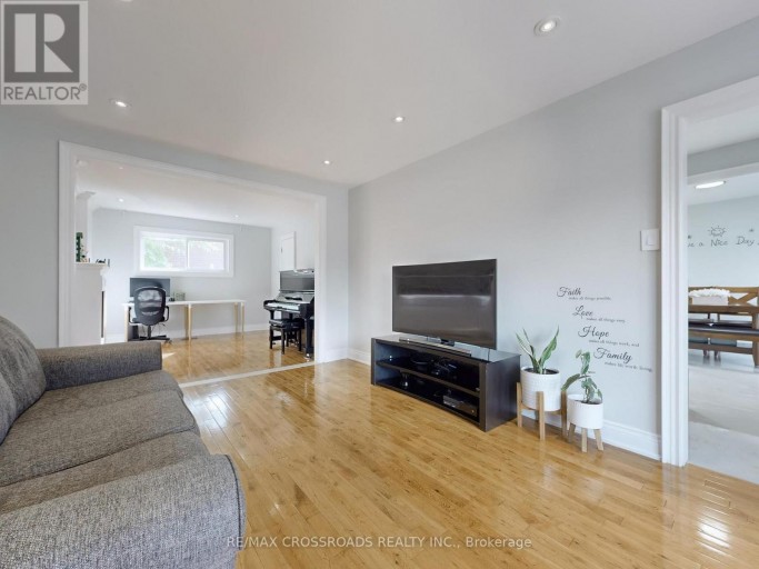 49 KING LOUIS CRESCENT, Toronto (L'Amoreaux), Ontario, M1T2X1