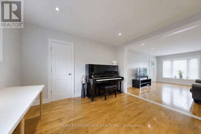 49 KING LOUIS CRESCENT, Toronto (L'Amoreaux), Ontario, M1T2X1