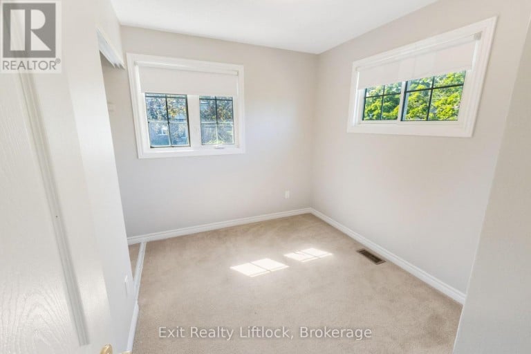958 SMITHSIDE COURT, Peterborough (Monaghan Ward 2), Ontario, K9J8E2